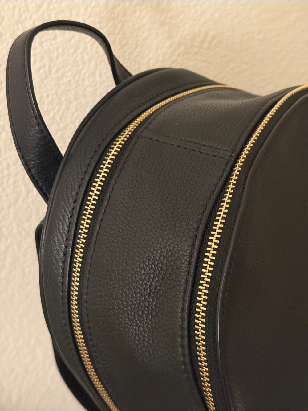 Michael Kors Rhea Zip MD
Leather Backpack with Gold Hardware - Picture 4 of 11